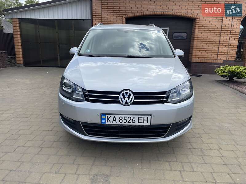 Мінівен Volkswagen Sharan 2015 в Житомирі