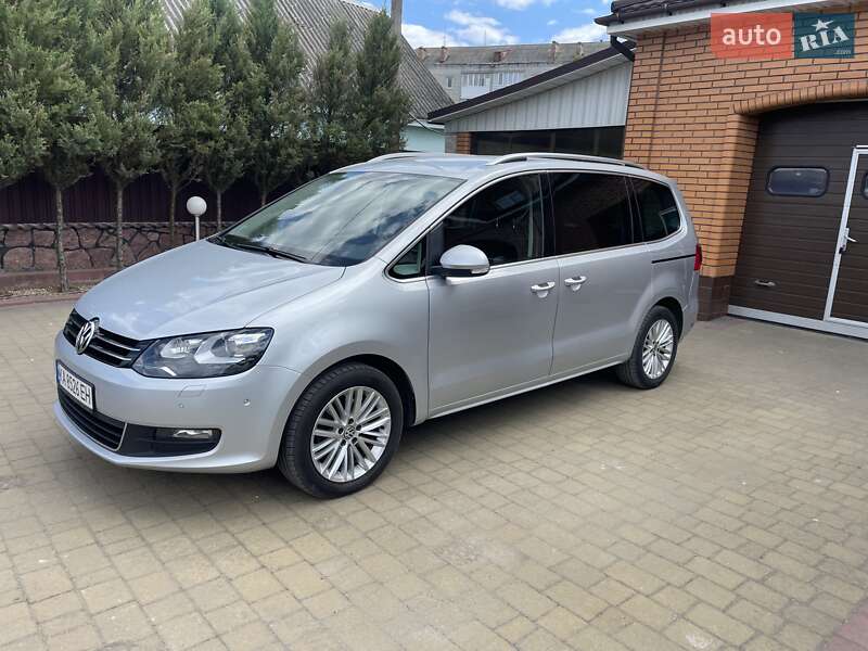 Мінівен Volkswagen Sharan 2015 в Житомирі