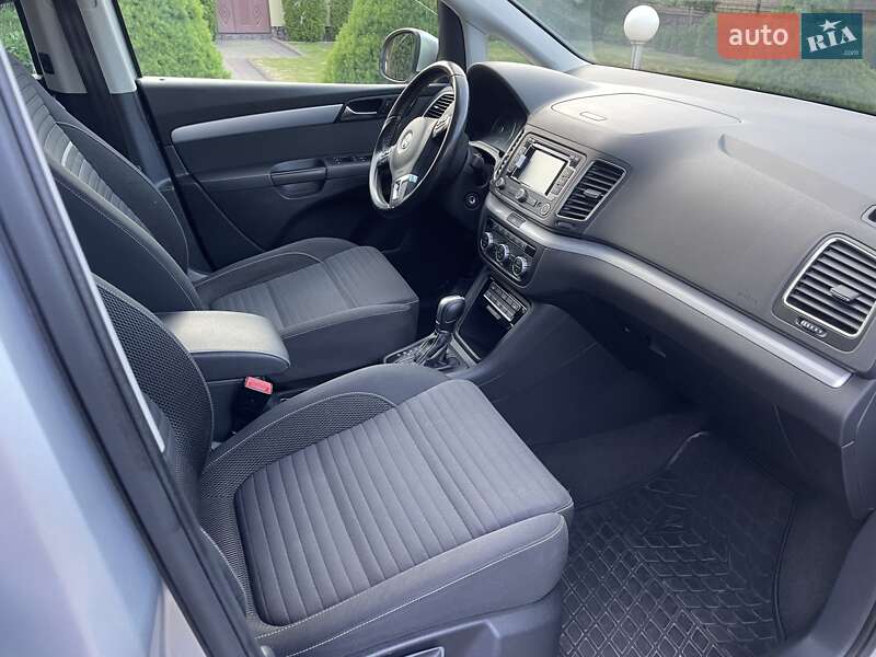 Мінівен Volkswagen Sharan 2015 в Житомирі