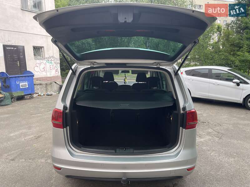 Мінівен Volkswagen Sharan 2011 в Києві