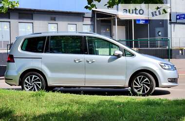 Минивэн Volkswagen Sharan 2017 в Киеве