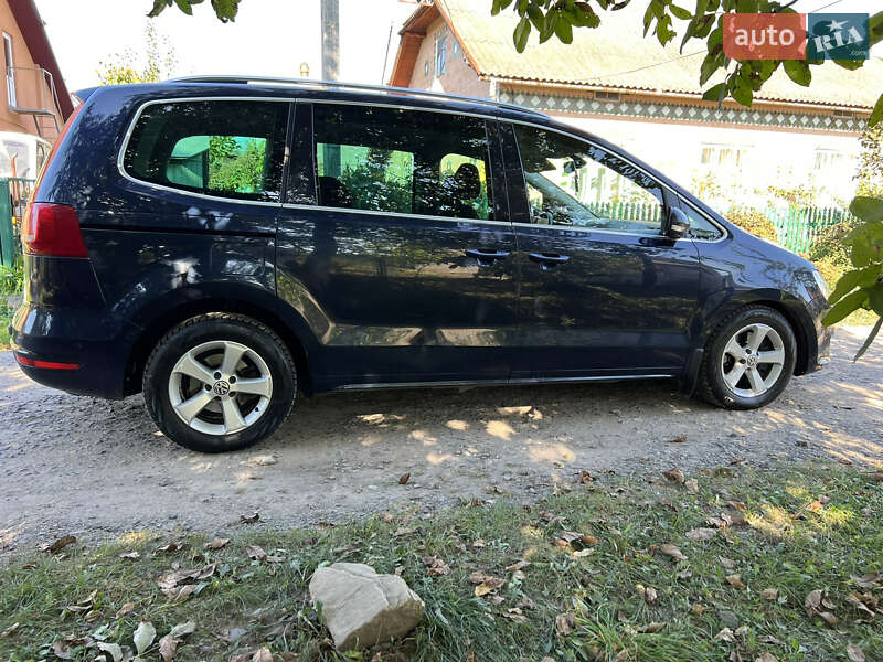 Минивэн Volkswagen Sharan 2011 в Каменском