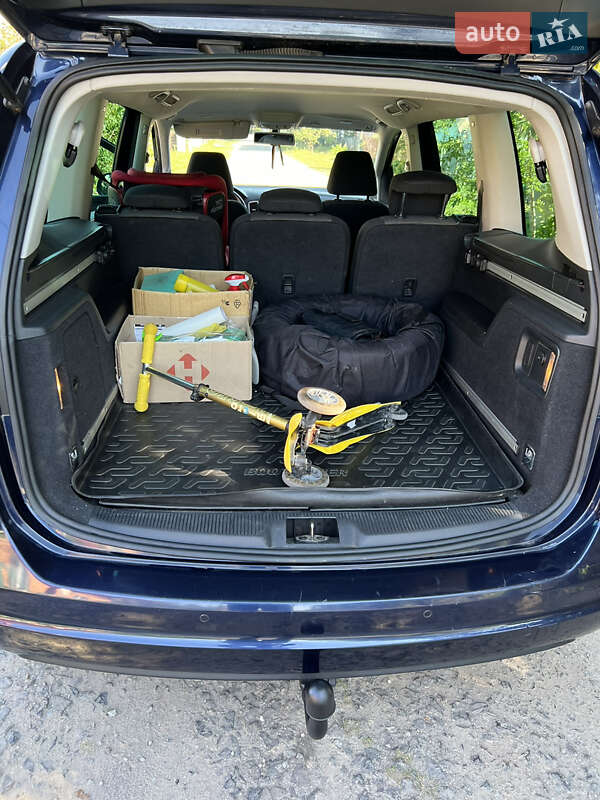 Минивэн Volkswagen Sharan 2011 в Каменском