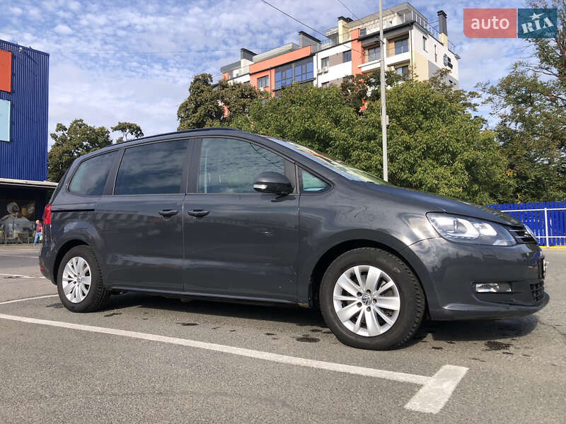 Минивэн Volkswagen Sharan 2012 в 