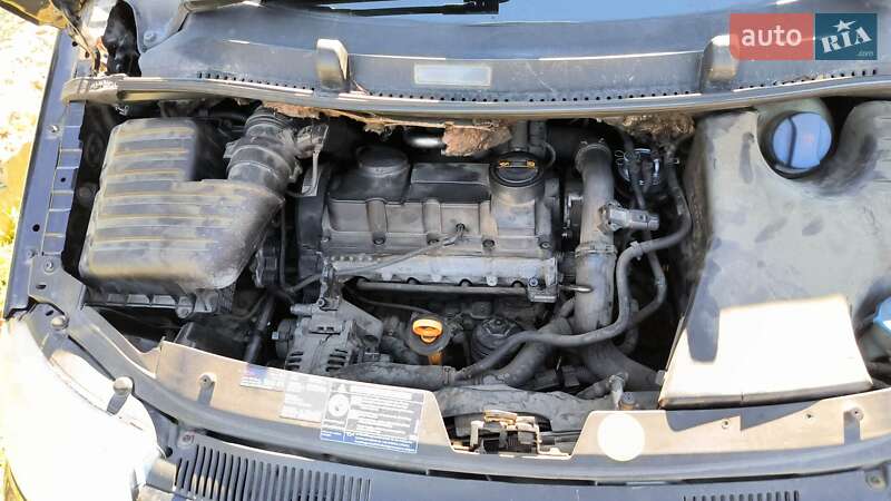 Минивэн Volkswagen Sharan 2006 в Хусте