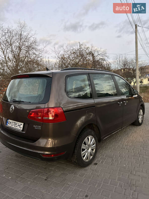 Мінівен Volkswagen Sharan 2010 в Звягелі