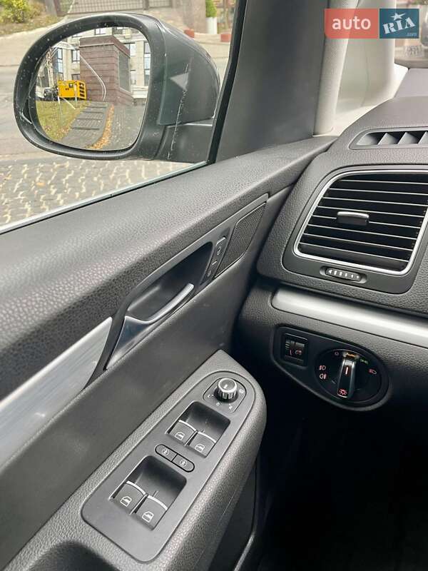 Минивэн Volkswagen Sharan 2013 в Киеве