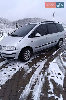 Минивэн Volkswagen Sharan 2006 в Глыбокой