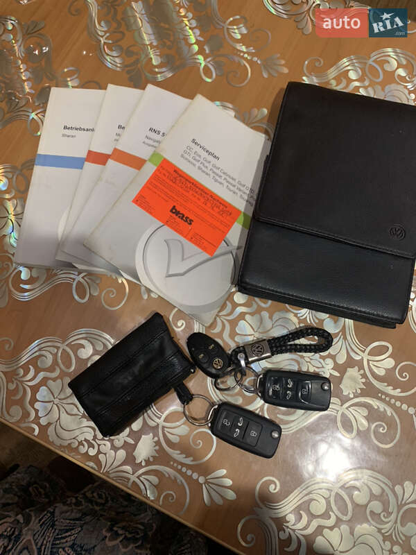 Минивэн Volkswagen Sharan 2012 в Житомире