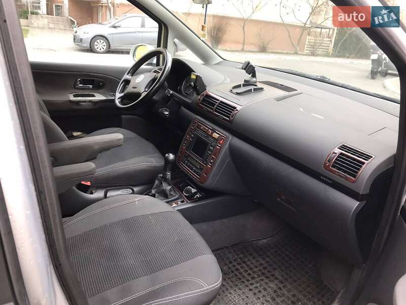 Минивэн Volkswagen Sharan 2005 в Киеве