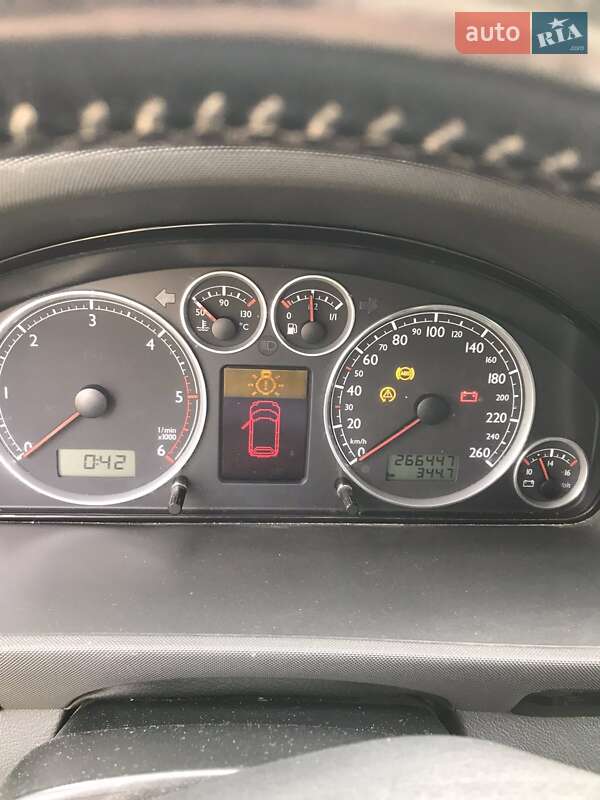 Минивэн Volkswagen Sharan 2005 в Киеве