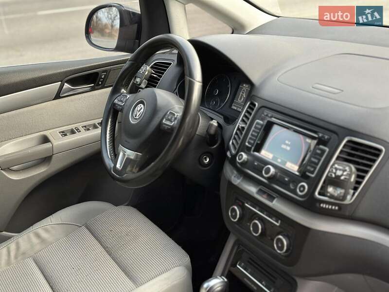 Минивэн Volkswagen Sharan 2011 в Тячеве