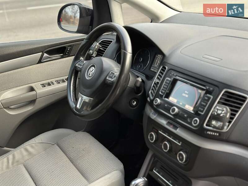 Минивэн Volkswagen Sharan 2011 в Тячеве