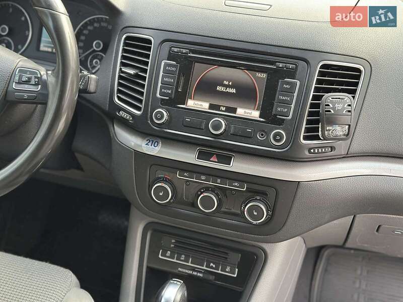 Минивэн Volkswagen Sharan 2011 в Тячеве