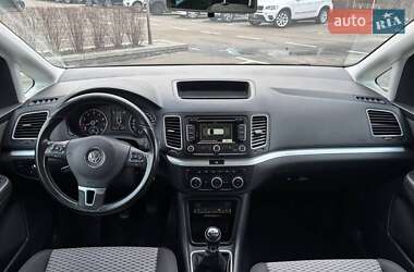 Минивэн Volkswagen Sharan 2015 в Киеве