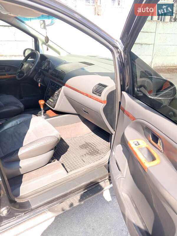 Минивэн Volkswagen Sharan 2005 в Житомире