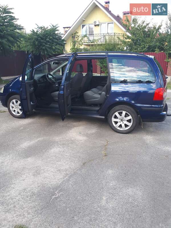 Минивэн Volkswagen Sharan 2004 в Киеве