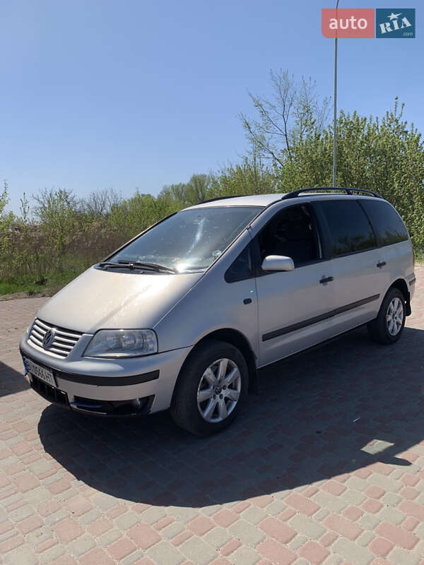 Минивэн Volkswagen Sharan 2002 в Решетиловке