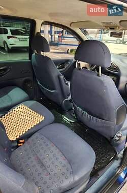 Мінівен Volkswagen Sharan 2000 в 