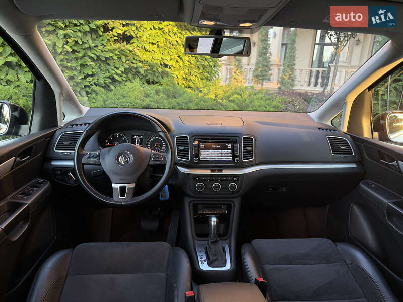 Мінівен Volkswagen Sharan 2015 в Одесі