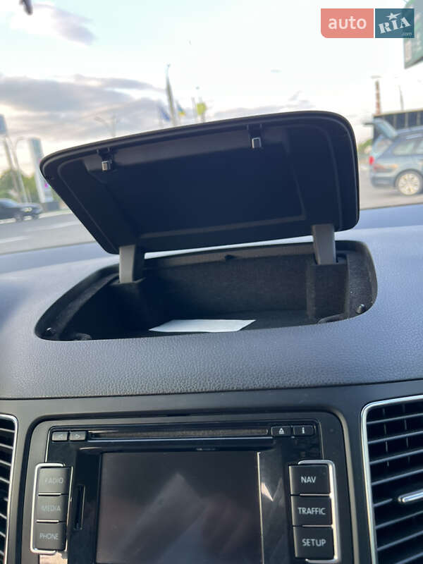 Минивэн Volkswagen Sharan 2012 в Черновцах