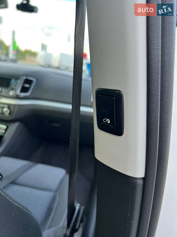 Минивэн Volkswagen Sharan 2012 в Черновцах