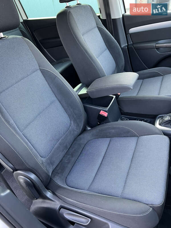 Минивэн Volkswagen Sharan 2012 в Черновцах