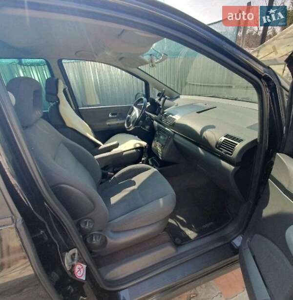 Минивэн Volkswagen Sharan 2006 в Киеве