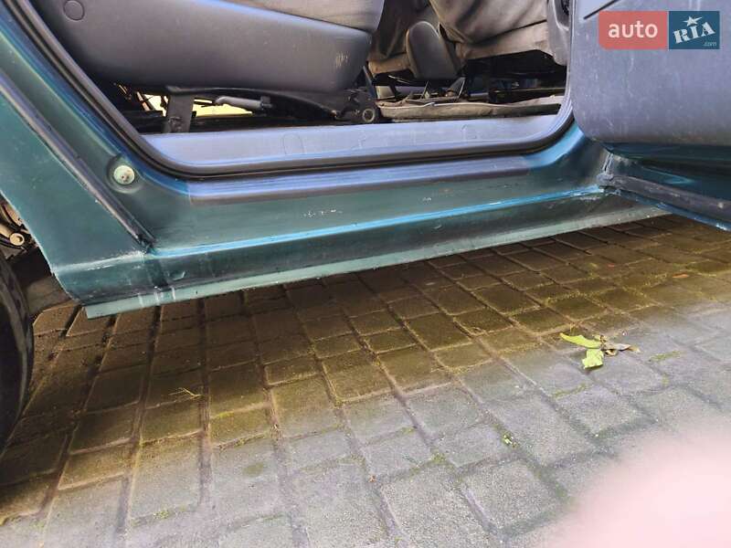 Минивэн Volkswagen Sharan 2000 в Стрые