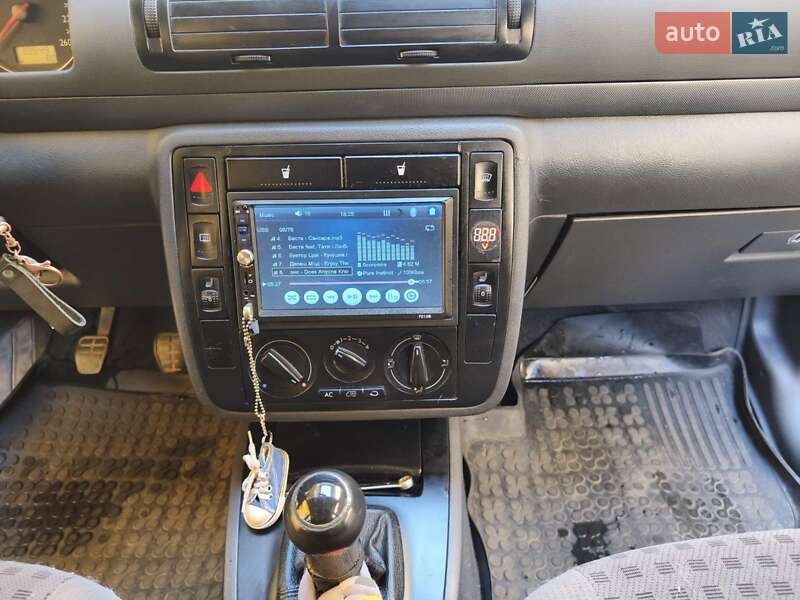 Минивэн Volkswagen Sharan 2000 в Стрые