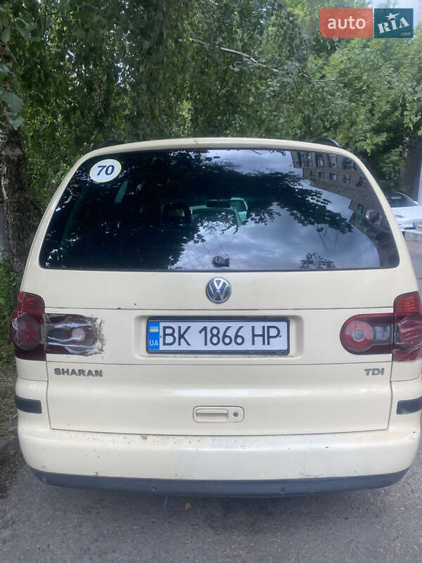 Минивэн Volkswagen Sharan 2009 в Ровно