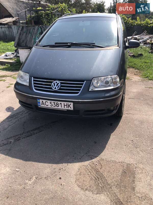 Минивэн Volkswagen Sharan 2007 в Романове