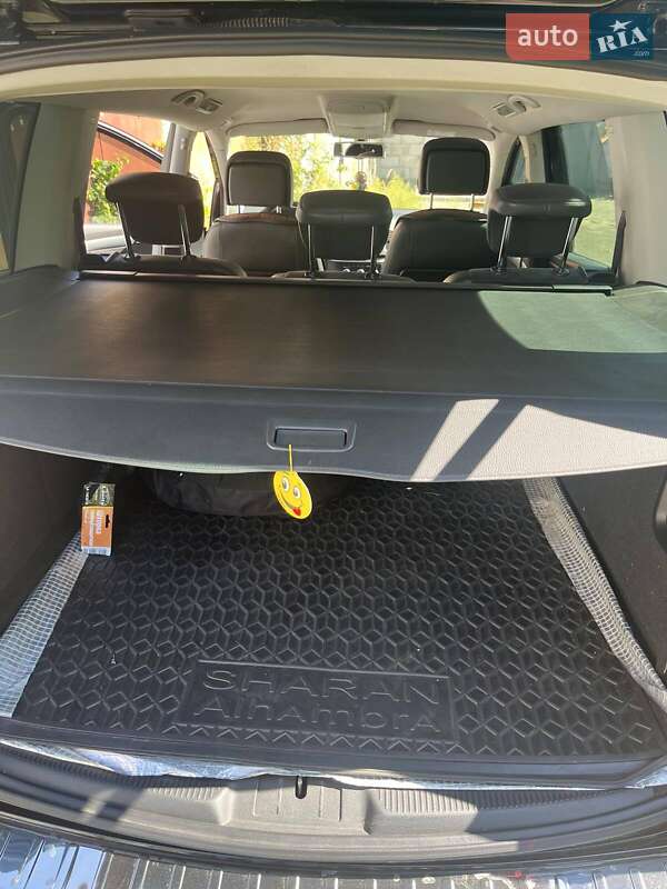 Минивэн Volkswagen Sharan 2015 в Киеве