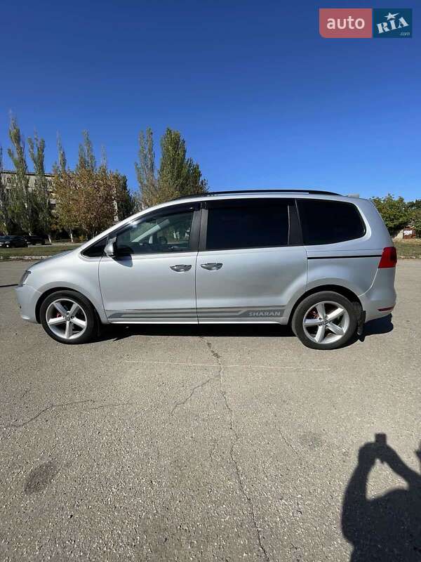 Минивэн Volkswagen Sharan 2011 в Харькове
