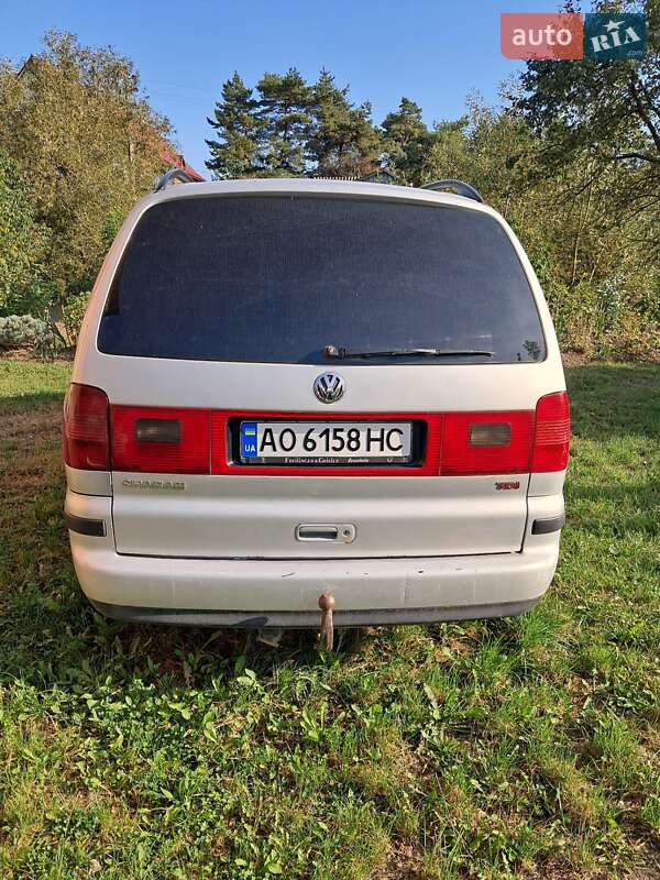 Минивэн Volkswagen Sharan 2003 в Черновцах