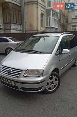 Минивэн Volkswagen Sharan 2007 в Киеве
