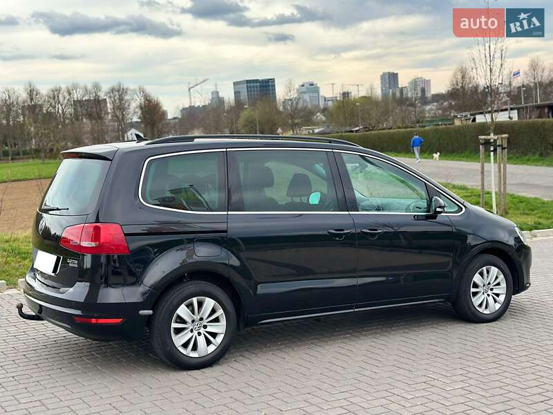 Минивэн Volkswagen Sharan 2011 в Остроге