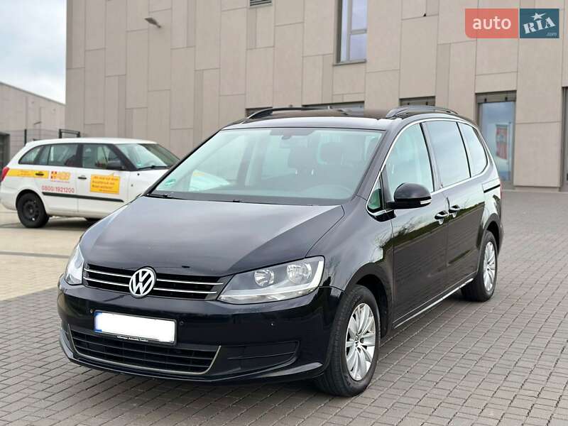 Минивэн Volkswagen Sharan 2011 в Остроге