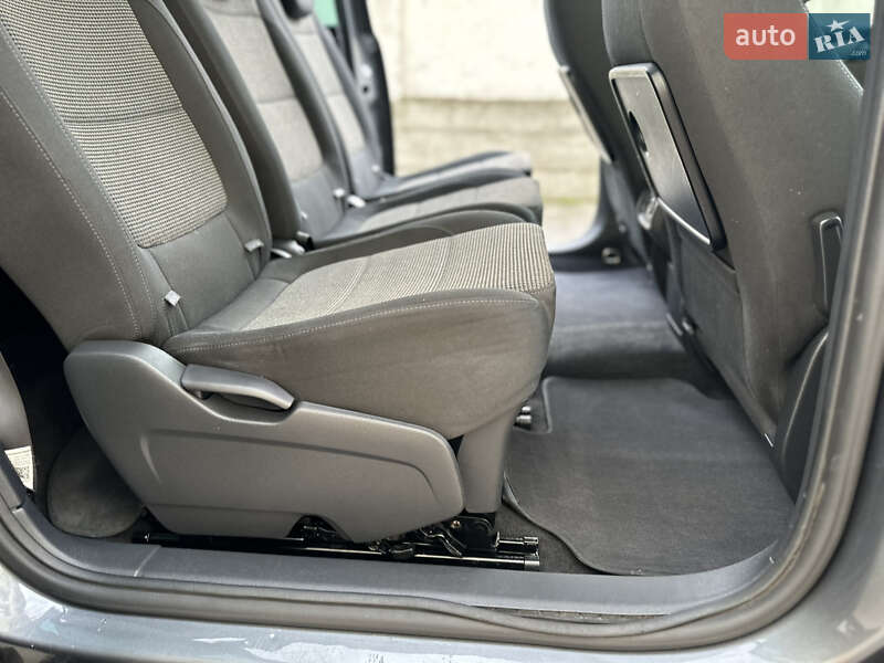 Минивэн Volkswagen Sharan 2015 в Дрогобыче