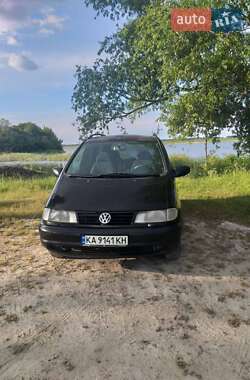 Минивэн Volkswagen Sharan 1996 в  Минивэн Volkswagen Sharan 1996 в