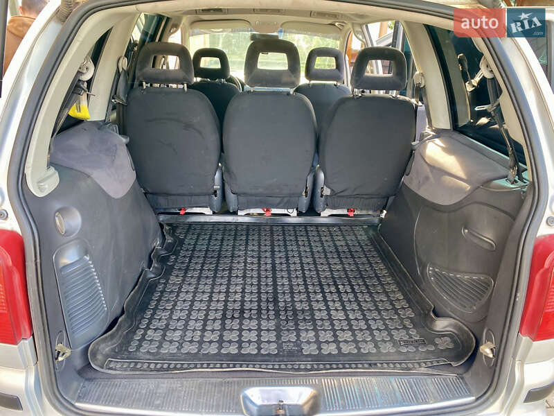 Мінівен Volkswagen Sharan 2002 в Нововолинську