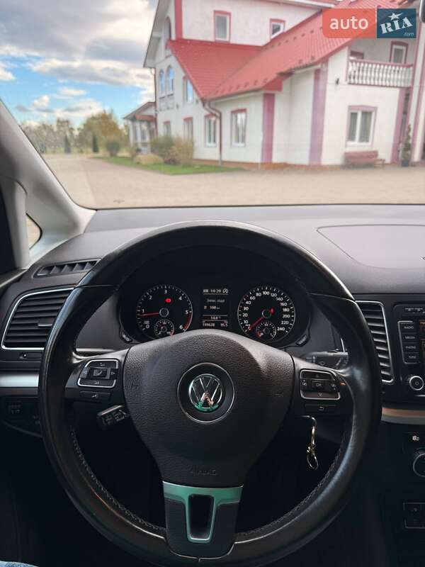 Минивэн Volkswagen Sharan 2012 в Стрые