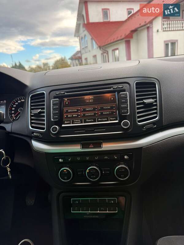 Минивэн Volkswagen Sharan 2012 в Стрые