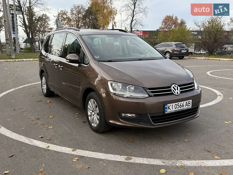 Минивэн Volkswagen Sharan 2011 в Буче