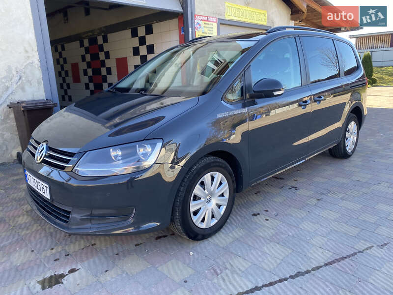 Минивэн Volkswagen Sharan 2012 в Долине