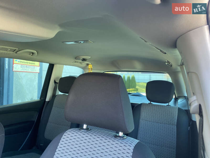 Минивэн Volkswagen Sharan 2012 в Долине