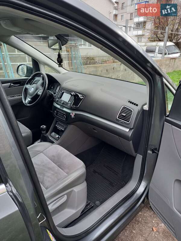 Минивэн Volkswagen Sharan 2011 в Житомире