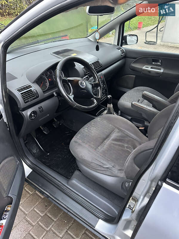Минивэн Volkswagen Sharan 2001 в Вижнице