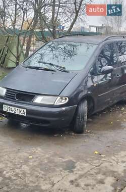 Минивэн Volkswagen Sharan 2000 в Киеве