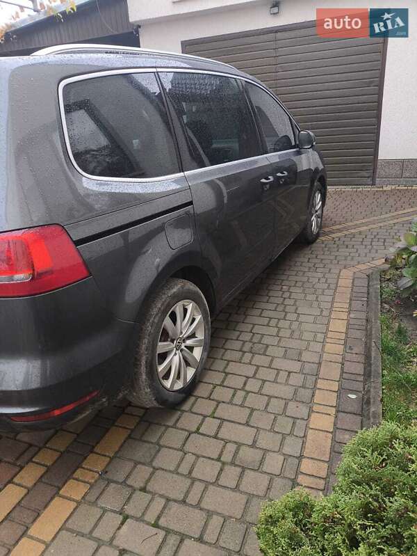 Минивэн Volkswagen Sharan 2012 в Виноградове